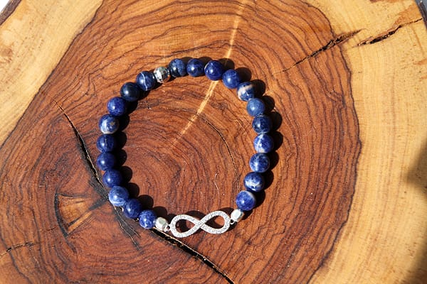 Braccialetto sodalite con infinito in argento 925