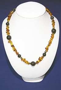 Collana Ambra, Pietra di lava - Leone