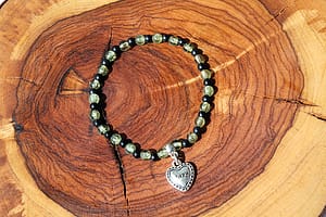 Braccialetto peridoto con shungite cuore in metallo